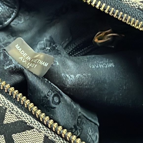 MK bag black/tan smaller CUTE ☺️ - Picture 5 of 9